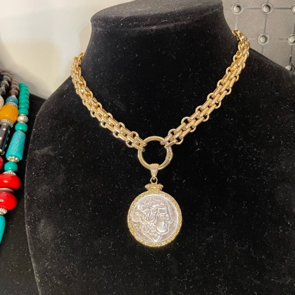 NEW ARRIVALS STATEMENT NECKLACE